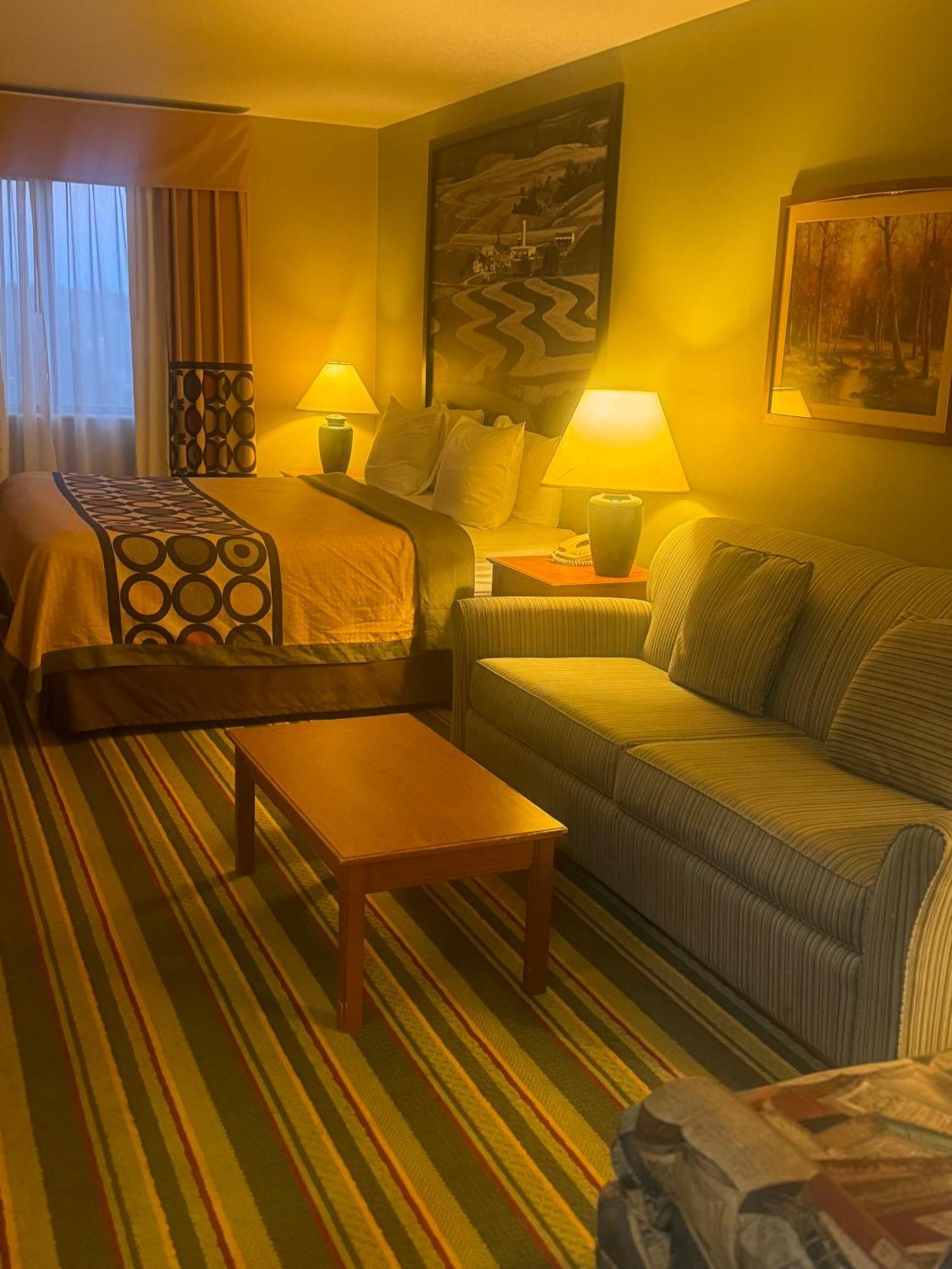 Super 8 By Wyndham Sparta Dış mekan fotoğraf